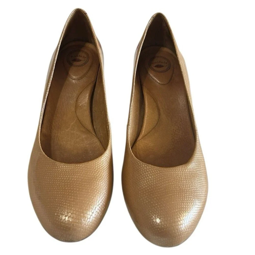 Nurture Marjorrie Tan Leather Pump Platform Round Toe Snake Skins Heels Sz 9M